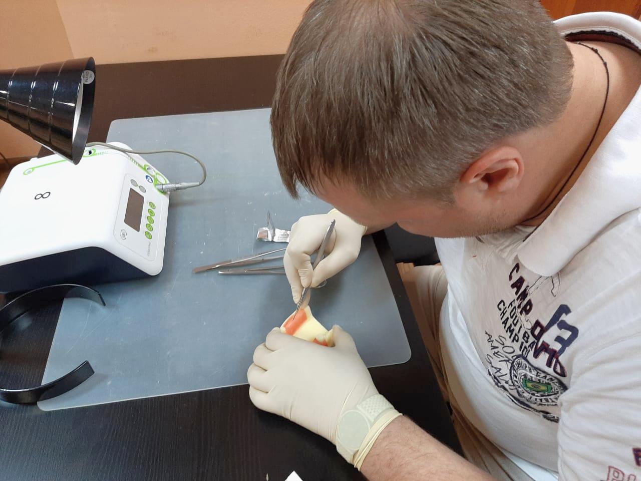 Атравматичное удаление зубов и методики наложения швов. Пост-релиз офлайн курса 23 июня.